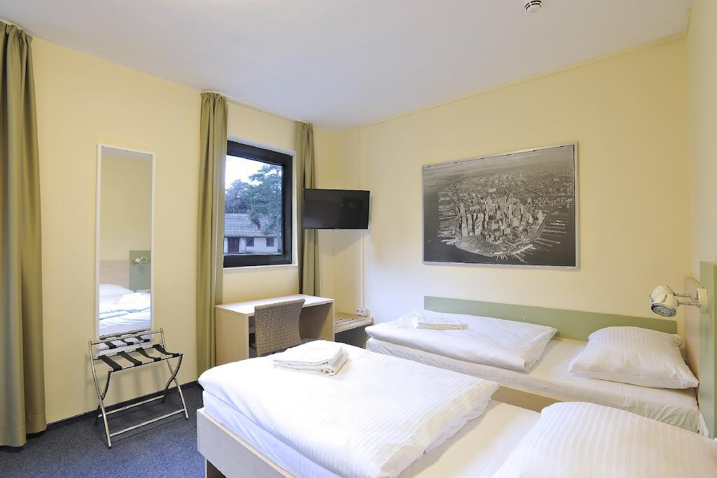 Best Deal Airporthotel Веце Стая снимка