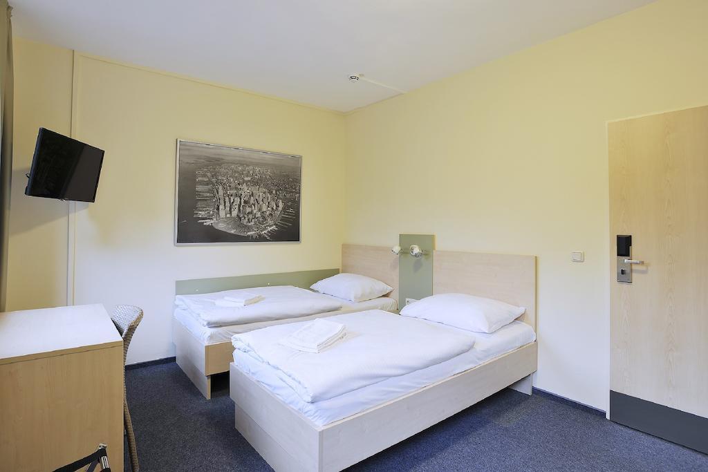 Best Deal Airporthotel Веце Стая снимка