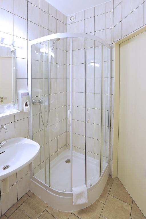 Best Deal Airporthotel Веце Стая снимка