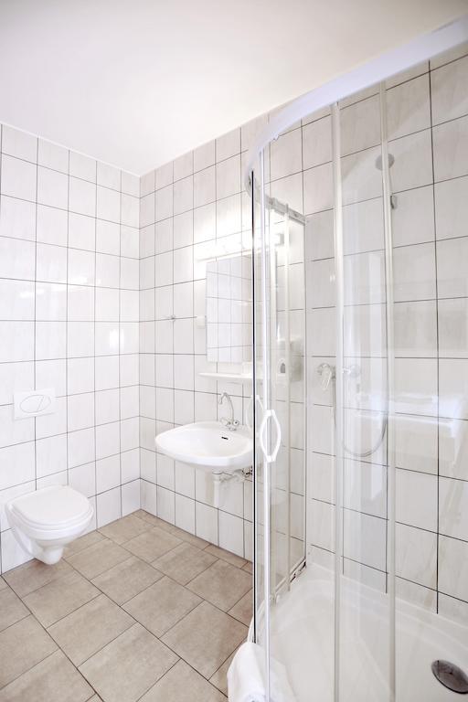 Best Deal Airporthotel Веце Стая снимка
