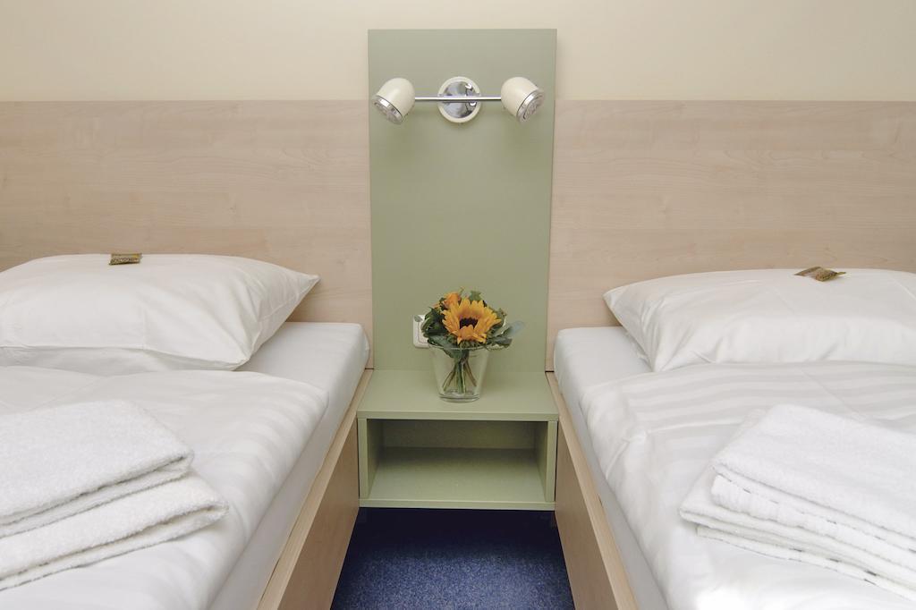 Best Deal Airporthotel Веце Стая снимка