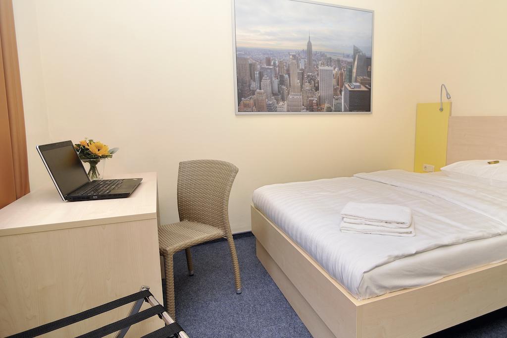 Best Deal Airporthotel Веце Стая снимка