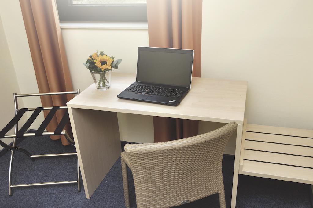Best Deal Airporthotel Веце Стая снимка