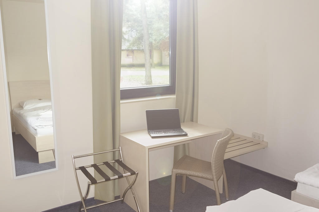 Best Deal Airporthotel Веце Стая снимка
